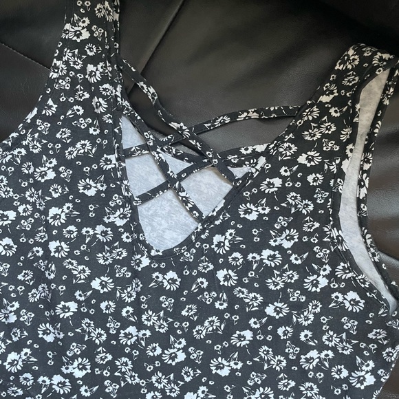 6 Large ladies dresses, some without tags - Picture 8 of 12